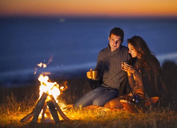 make a bonfire for your date night ideas www.paypant.com