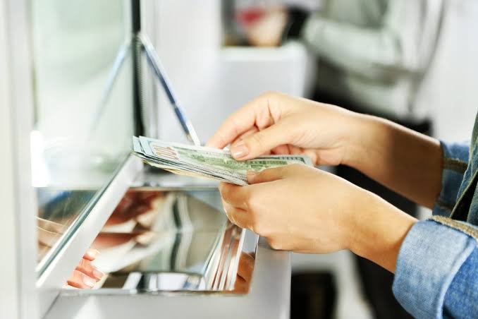 10 Best Places to Cash a Personal Check Near You (Even Without a Bank Account)