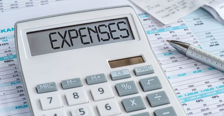 16 Reasons Why You Should Track Your Expenses